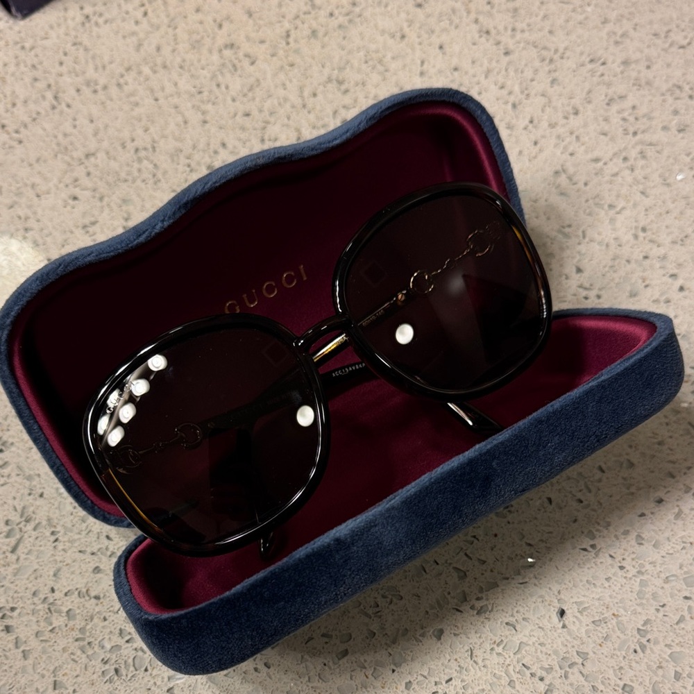 Gucci Dark Brown Sunglasses. Like brand new!